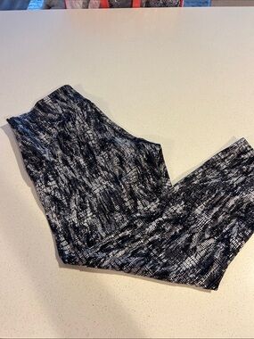 lululemon athletica Black & White Patterned High-Rise Leggings